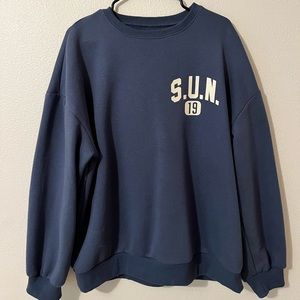Perfect for winter! Oversized crew neck. Size medium